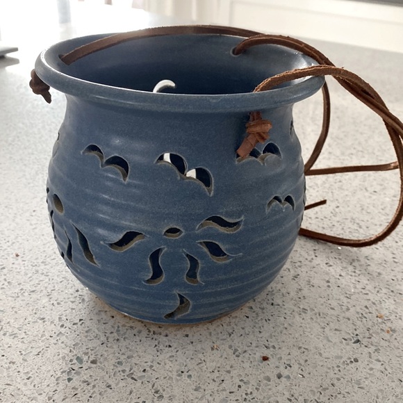 Handmade blue pottery hanging planter - Picture 1 of 8